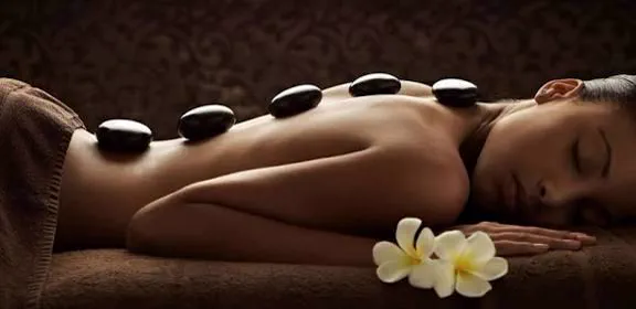 Massage aux pierres chaudes basaltiques chez Terre Sereine à Woippy